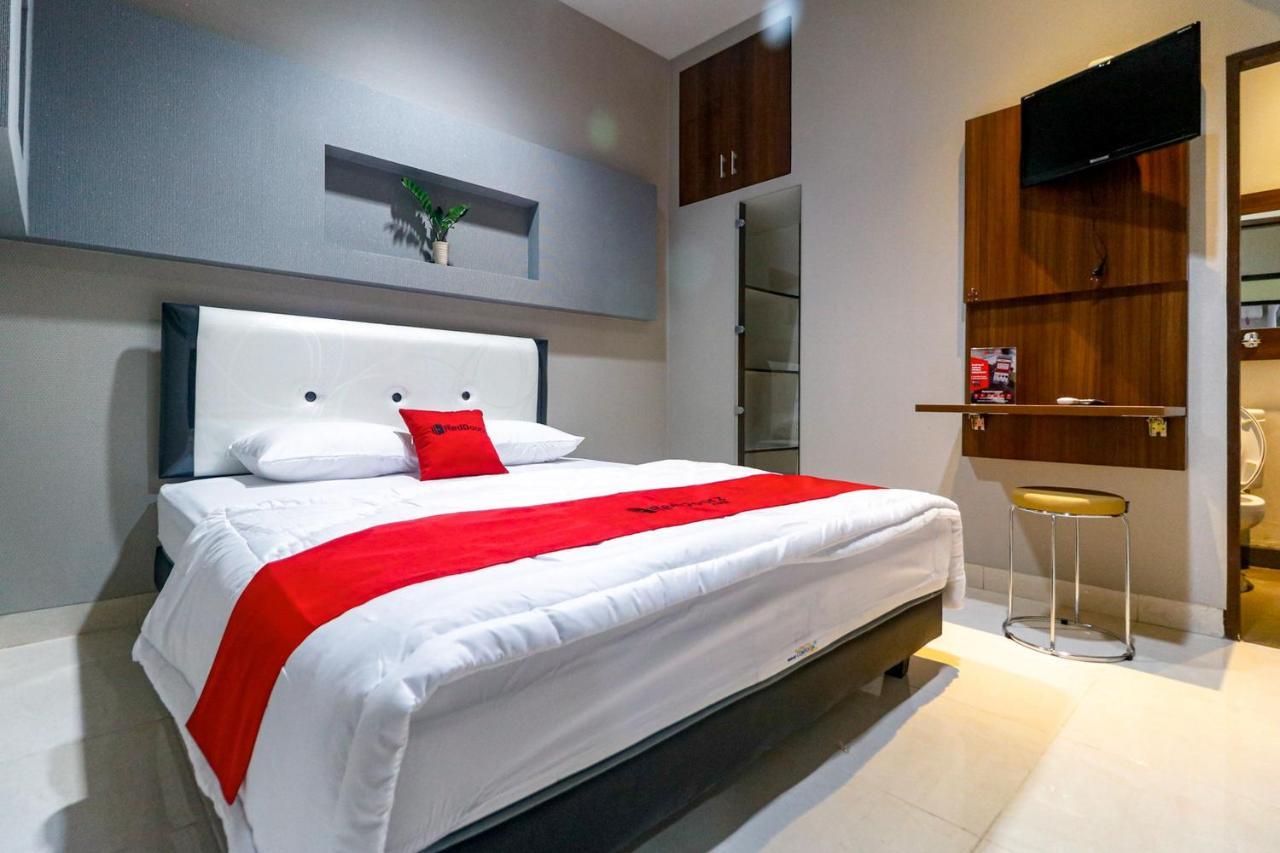 Reddoorz Near Kebon Jeruk Jakarta Exterior photo