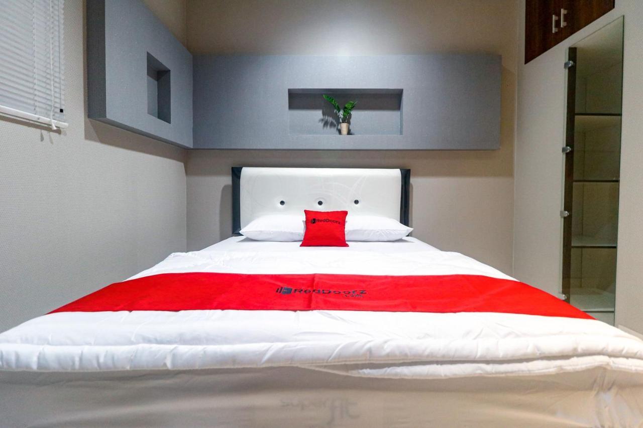 Reddoorz Near Kebon Jeruk Jakarta Exterior photo
