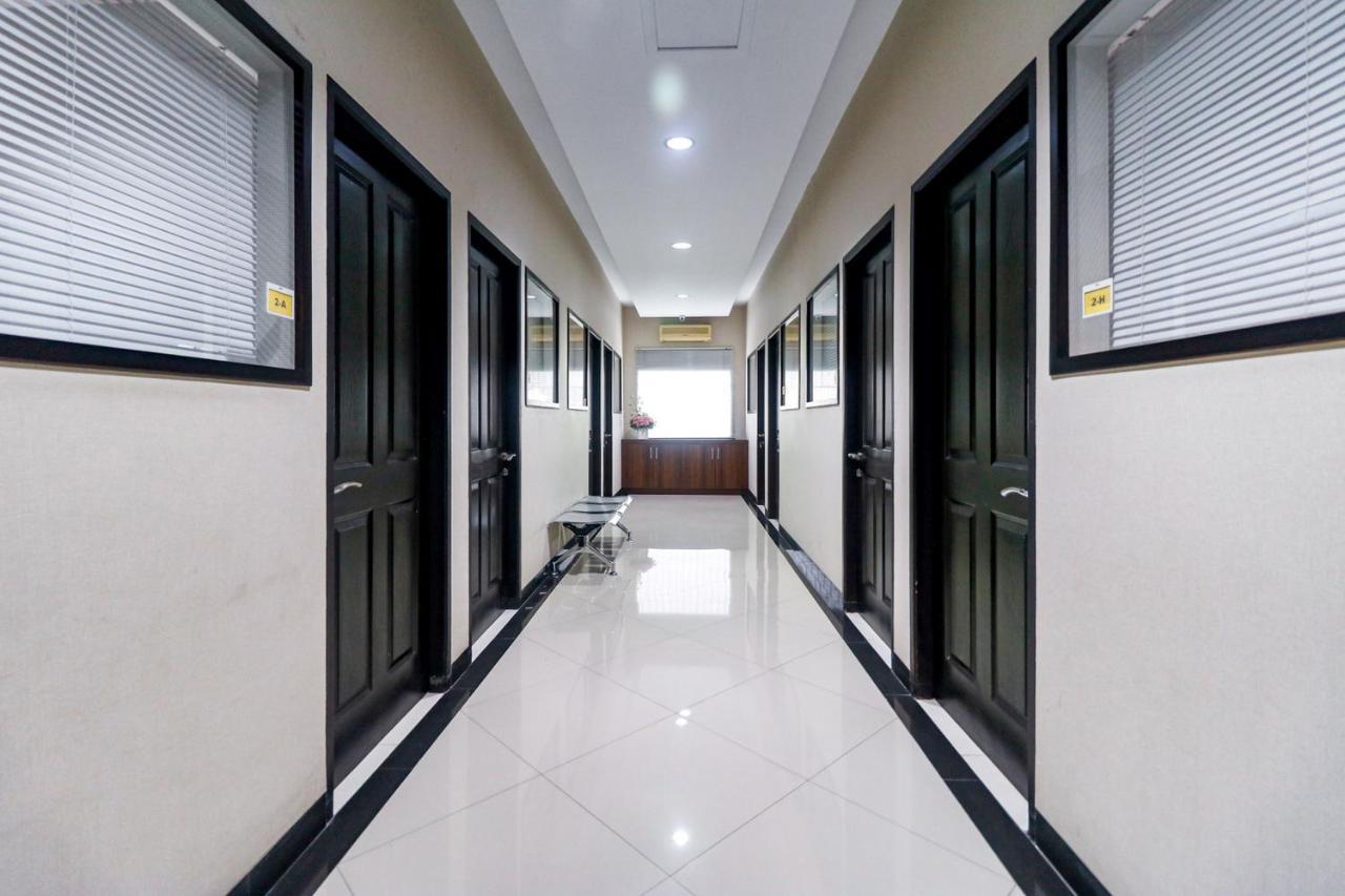 Reddoorz Near Kebon Jeruk Jakarta Exterior photo